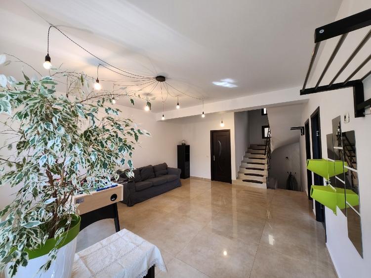 Vilă duplex 5 camere, mobilată partial, curte proprie - Dobroești