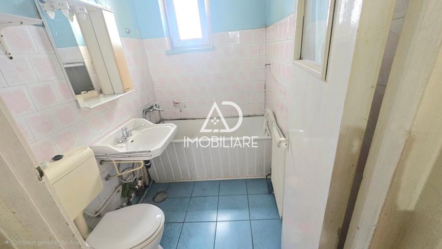 De vânzare, apartament cu 3 camere și terasă proprie, zona centrală