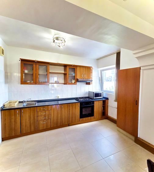 Apartament 3 camere | 80 mp | 2 băi | Parcare | Centrul Civic | 650 €/lună