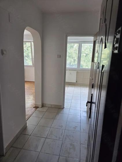 Vanzare apartament 2 camere Dristor- Piata Ramnicu Sarat