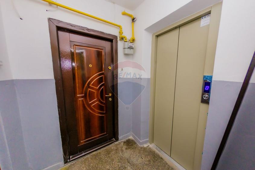BLD BUCURESTI ETAJ 1 APARTAMENT CU 4 CAMERE  DE VANZARE