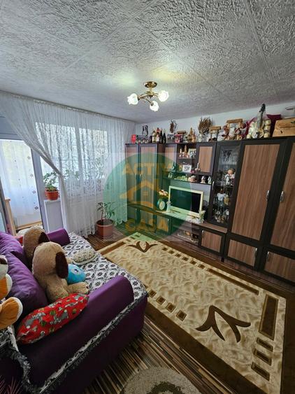 DEVÂNZARE Apartament cu 3camere decomandate