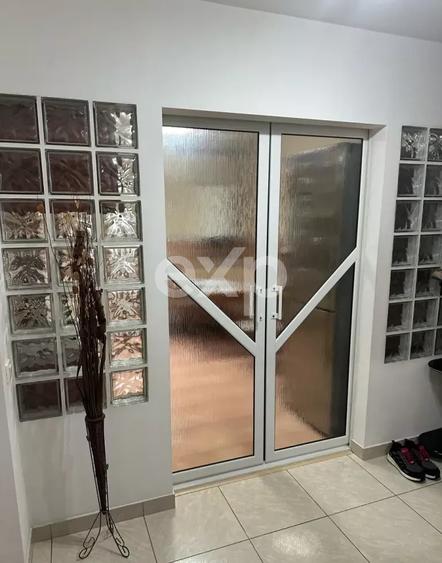 De vanzare apartament 3 camere decomandate, 70 m², et.1, zona Anda