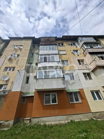 Apartament de vanzare 2 camere balcon etaj 2 in Avrig zona Sticla