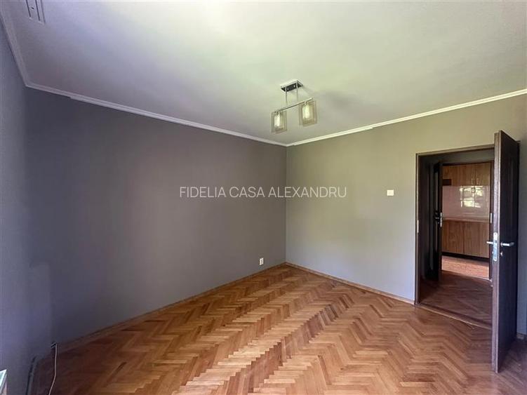 Apartament 3 camere de vanzare, semidecomandat, etaj intermediar, bloc fara risc - 9
