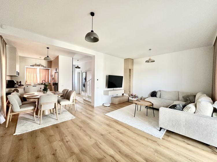 Duplex cu 4 camere - zid dublu despartitor - cartier asfaltat - Mosnita