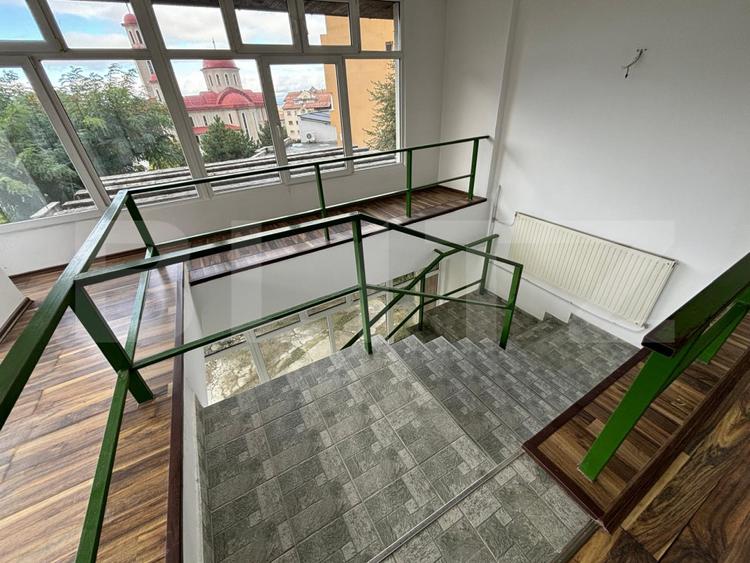 Spatiu comercial de vanzare, 5 incaperi, 220 mp, zona centrala