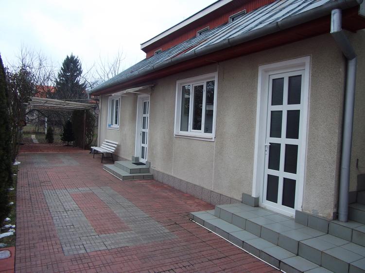 Vand casa in Deva, zona ultracentrala, constructie realizata in anul 2000