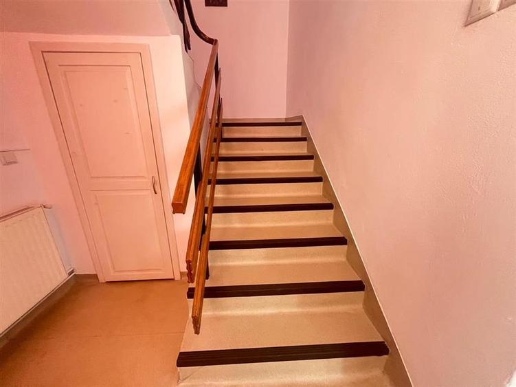 Casa 3 camere 2 bai balcon si curte zona Deventer