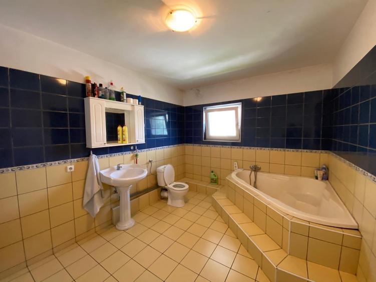 Vanzare casa vila 5 camere zona Crangasi