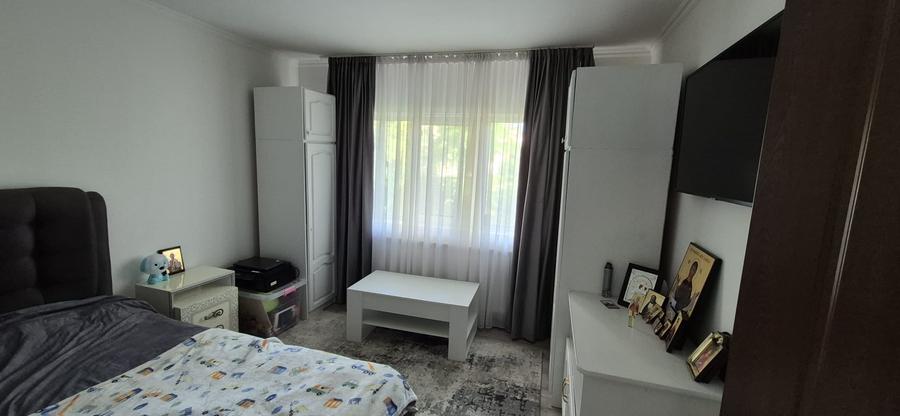 Apartament 3 camere de vanzare