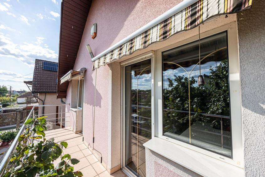 Vilă cu 6 camere în zona rezidențială - Poltura