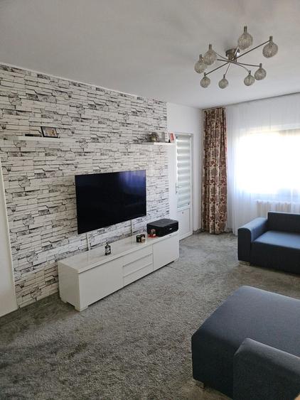 Apartament decomandat 2 camere, zona Trocadero