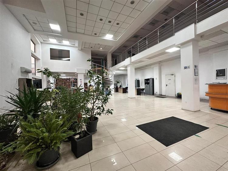Spatii comerciale 330, 505, 835mp, sos. Pacurari, rond Mall Moldova