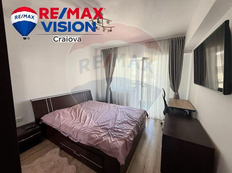 Apartament cu 4 camere de închiriat în zona Central