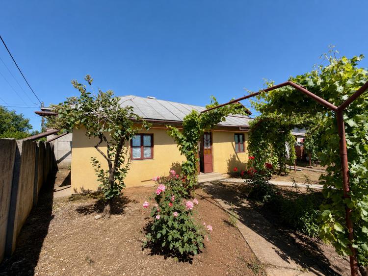 Casă 90 mp, teren de 2.174 mp, zona Coșoveni