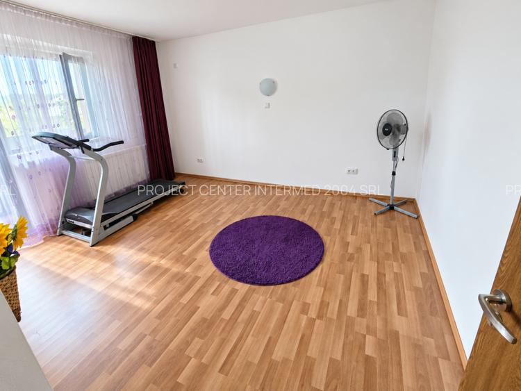 Vilă zona Rolast, S+P+1, sup teren = 587 mp