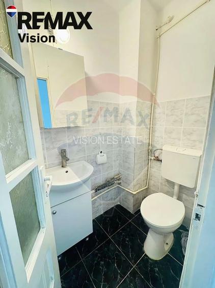 Apartament cu 3 camere de vânzare în zona 1 Mai - 9