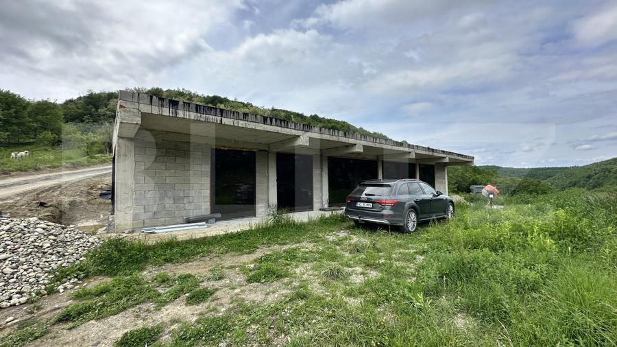 Casa la gri 159 mp, teren 16.418 mp, zona Dumbrăvița-Hunedoara