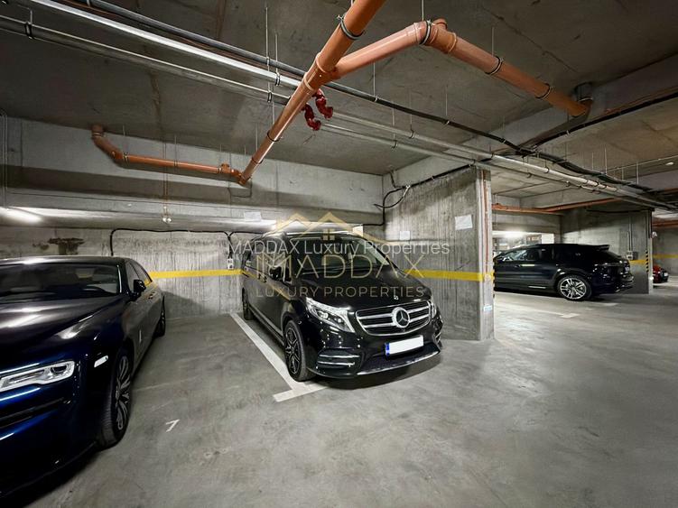 Penthouse cu 4 camere // terasă 70 mp / 200 mp / 3 parking / Straulesti