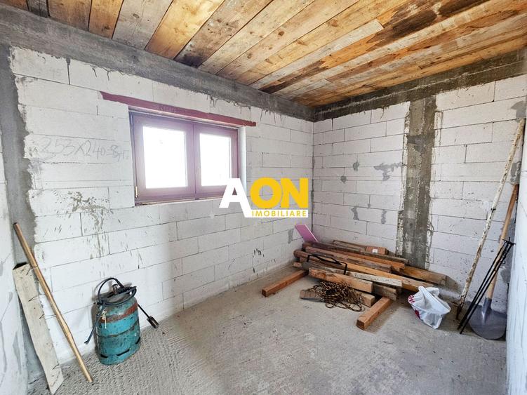 Casa la rosu, 4 camere, 301 mp teren, P+1, zona Alba-Micesti