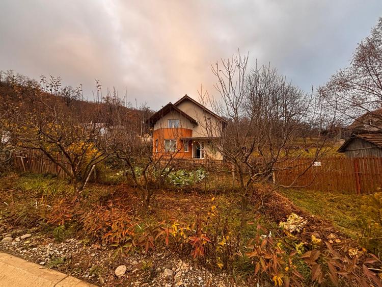 Casa Individuala Valea Jalnei 550mp teren