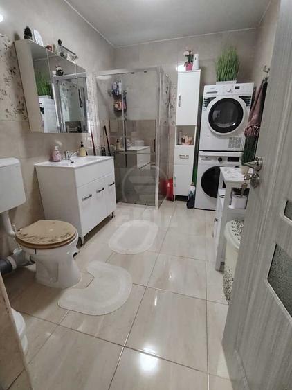 Apartament 3 camere semidecomandat zona Florilor