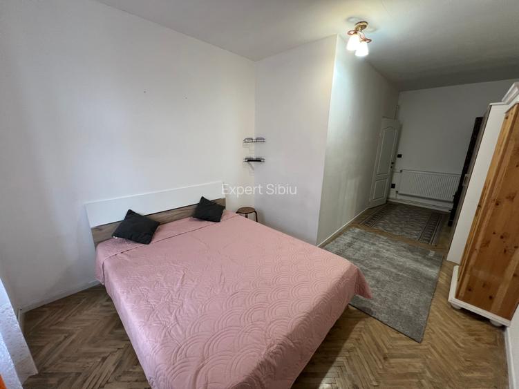 De închiriat apartament 3 camere la casă – Ultracentral, Str. Turnului - 8