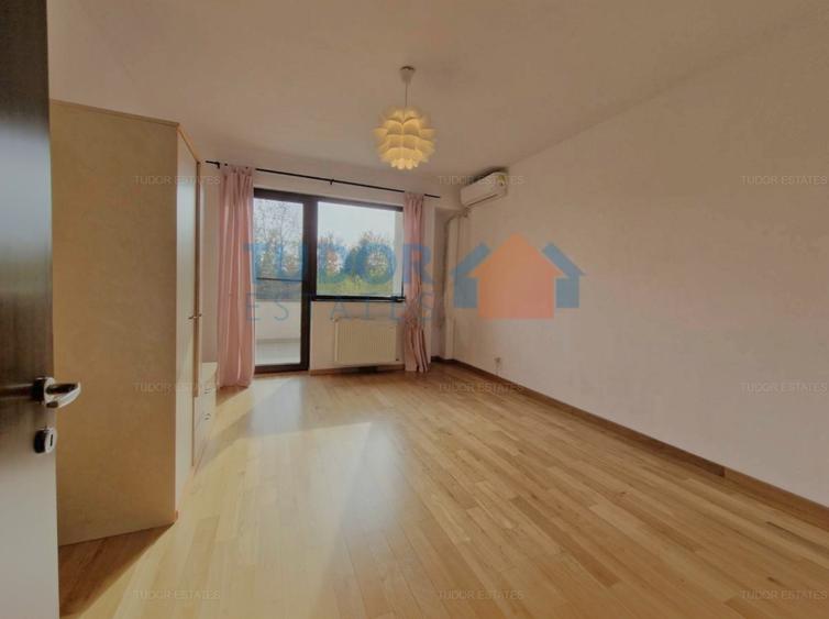Elegant Individual Villa with Expansive 1,700 sq. m garden in Pipera