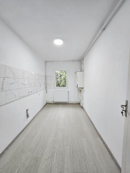 Apartament cu 2 camere decomandat Nicolina-Pizza Nico, Renovat, Etaj 2