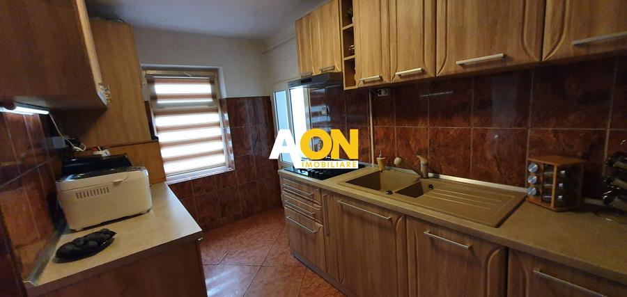 Casa cu 7 camere, 2 spatii comerciale, pretabila pt. birouri, Centru