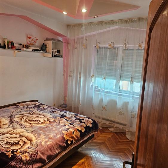 Apartament cu 3 camere ~ zona Brosteni / Colegiu ~ etaj 3 din 4