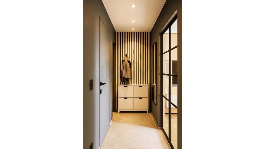 REA1029297 Studio Modern cu Terasa Impresionanta