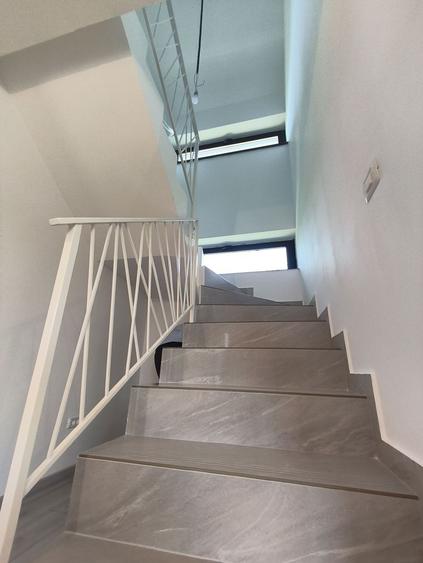 Casa noua la gata in Viile Noi, 4 camere, 3 bai, beci, 2 balcoane.