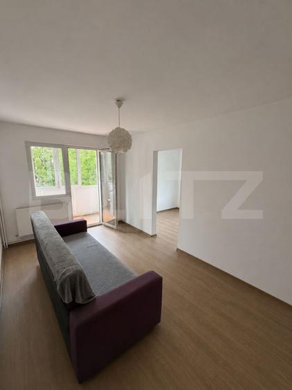 Apartament 3 camere semidecomandat, 50 mp, etaj 2, zona Dambul Pietros