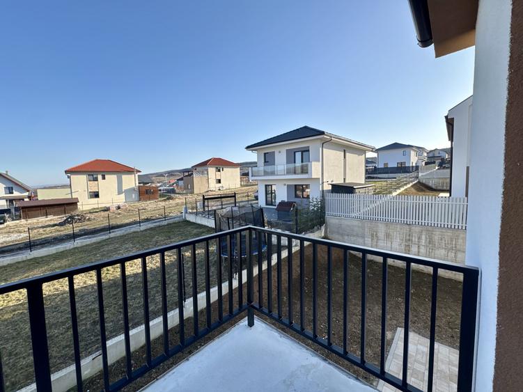 Casă cu garaj, 130 mp, 400 mp teren, CF disponibil, Chinteni
