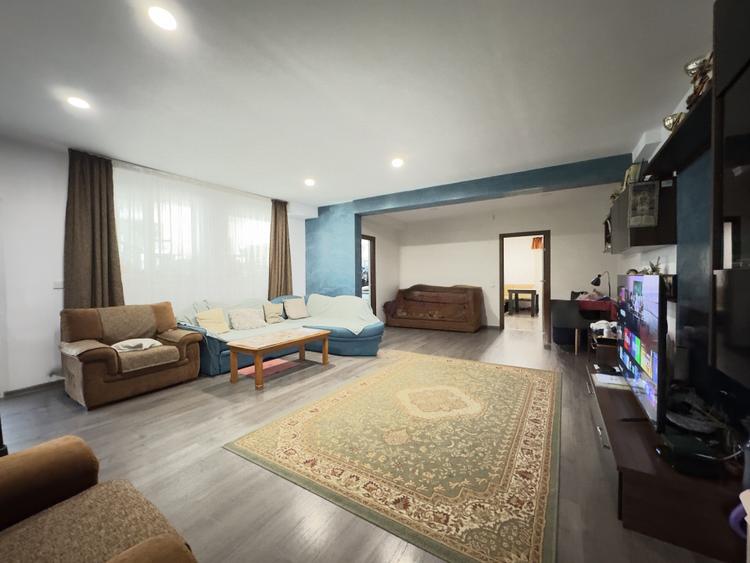Casa/vila si cladire de birori in orasul Bacau - de vanzare
