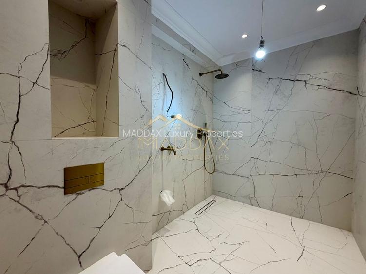 Penthouse cu 4 camere // terasă 70 mp / 200 mp / 3 parking / Straulesti
