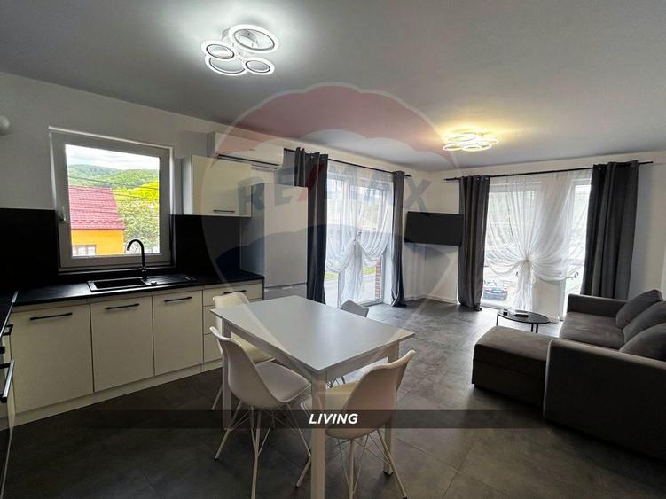 Apartament cu 3 camere - Centru Vechi de închiriat