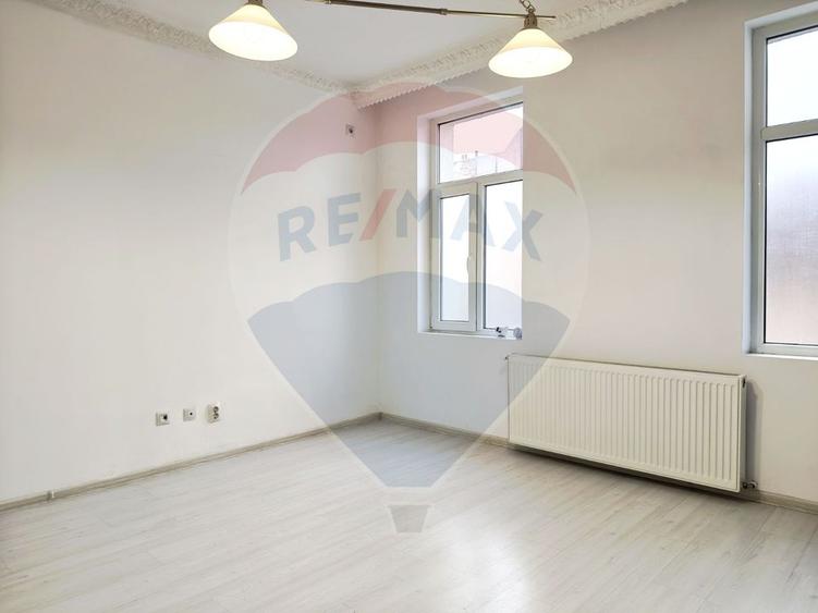 Casă / Vilă cu 6 camere de închiriat în zona Dacia