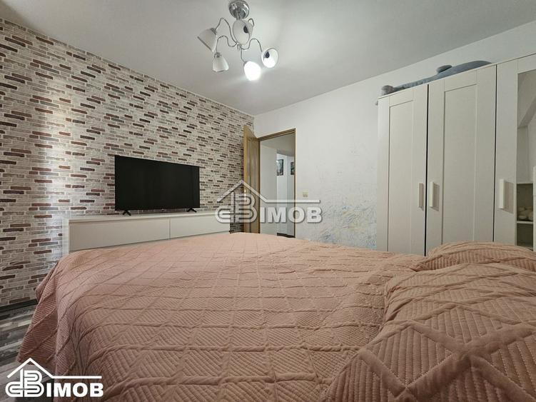 Apartament cu 3 camere, Calea București, etaj 3