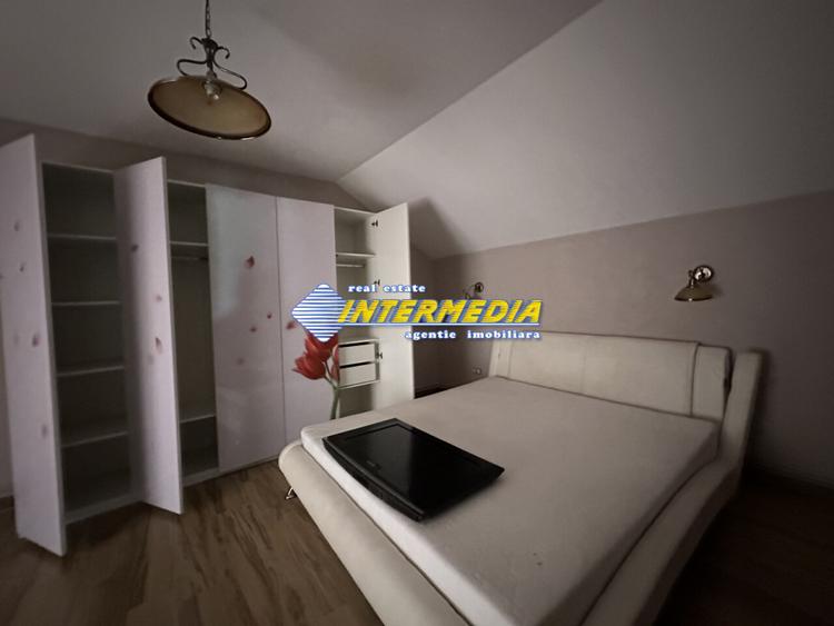 Proprietate 2 case curte pavata Teren 700 mp Hotel CETATE gard utilitati