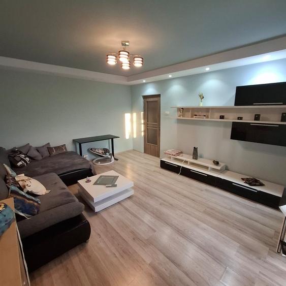 Apartament 2 camere de închiriat, etaj 7/8, bloc reabilitat, zona Nerva Traian