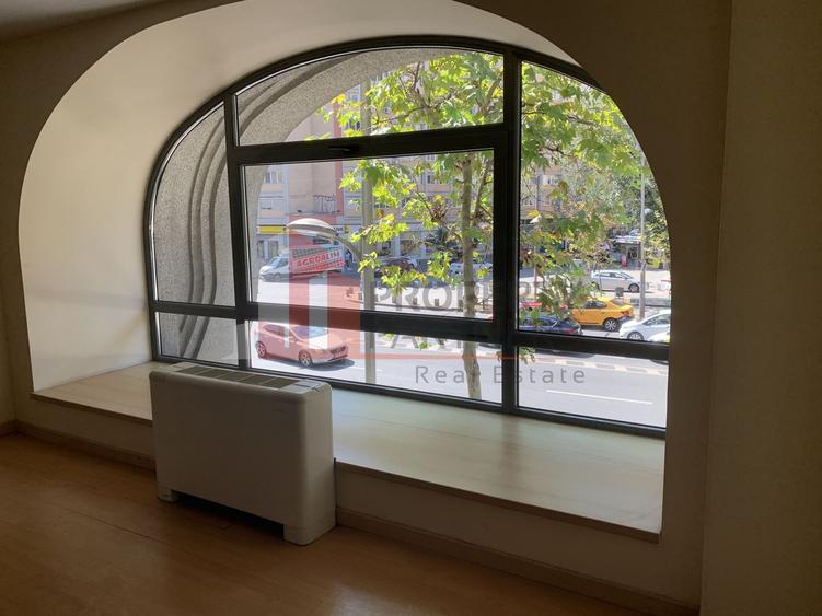 Spatiu comercial / show-room, magazin central - Universitate.