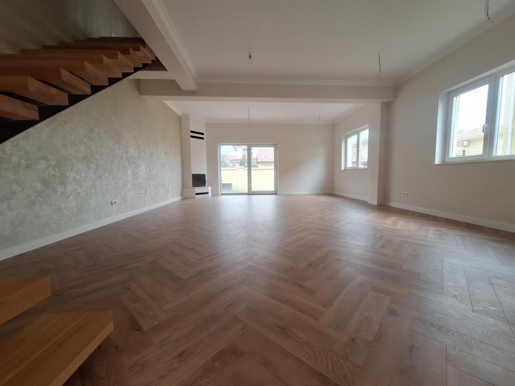 Duplex spatios cu 4 camere in Dumbravita -semineu- la 3 minute de Primarie