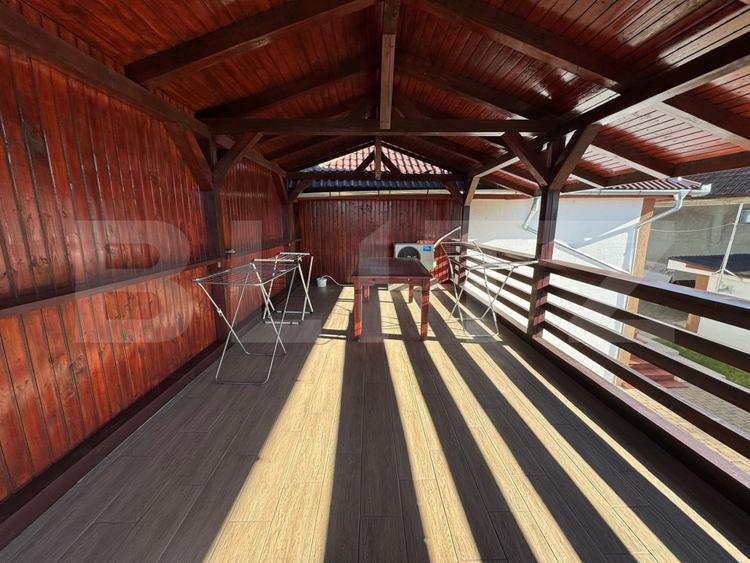Casă cu 3 camere în Hunedoara – priveliște, piscină și autonomie energetică