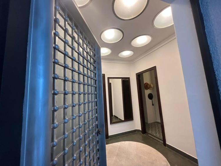 Vanzare jumatate vila arhitectura modernista Cotroceni cu 2 garaje terasa 54mp