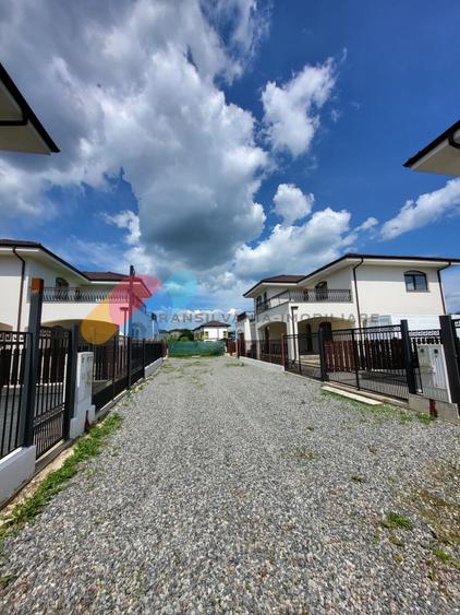 Casa individuala premium, 250 mp, teren 440 mp-Dezmir