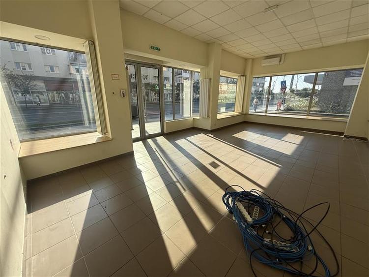 SPATIU COMERCIAL 100 MP – POZITIE ULTRACENTRALA, VIZIBILITATE EXCELENTA