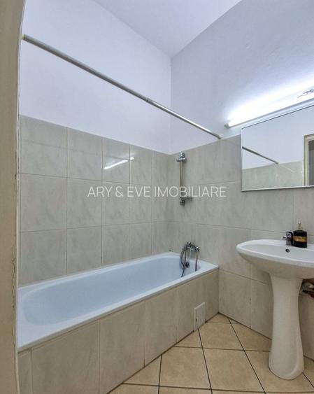 Prestigiu interbelic gradina proprie : Perla ascunsă din Piața Romană - 8